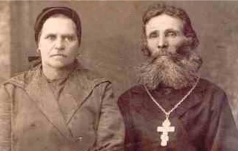 Священник Григорий Хлебунов с женой Дарьей Степановной. 1920-е<br>Ист.: Астраханское духовенство