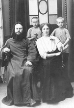Священник Петр Шмарин с семьей<br>Ист.: fond.ru