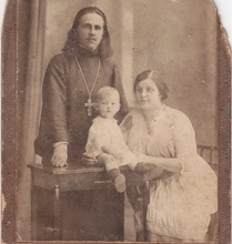 Отец Павел, Надежда и Мария Вячеславовна. 1914<br>Ист.: Священномученик Павел Ансимов