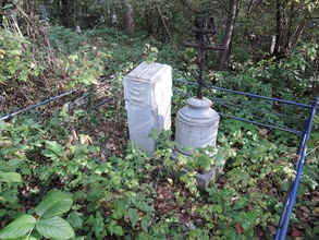 Надгробные памятники протоиереев Иоанна Корнилова и Константина Киселева. Екатеринбург, Михайловское кладбище<br><i>Фотографии предоставлены исследователем Ольгой Орехиной</i>