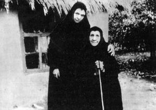 Монахиня Магдалина (слева) с духовной матерью, схимонахиней Никодимой в Мелихове <br>
Ист.: Новомученики, исповедники, за Христа пострадавшие ...
