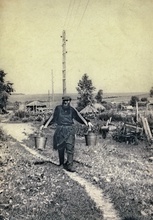 Отец Павел за работой.<br>Фото из архива Д. Е. Щербины 