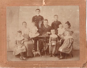 Семья Пикановских. Кон. XIX в. (Из семейного архива)