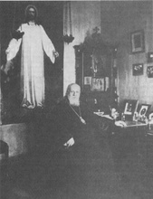Митрополит Серафим (Чичагов) в своем кабинете в Новодевичьем монастыре.<br>(fond.ru)