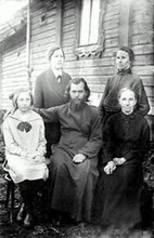 Отец Николай Дмитров с семьей. Завидово, 1928. <br>Ист.: Новомученики, исповедники ...