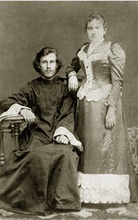 Отец Николай Попов с супругой Раисой Афанасьевной. 1890-е.<br>Ист.: Астраханское духовенство