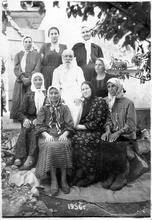 Иеромонах Савва (Кухарев) с прихожанками Успенской церкви. Станица Горячеводская, 1956