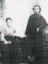 Священник Иоанн Купцов с супругой и старшей дочерью Клавдией. 1904 (ihtus.ru)