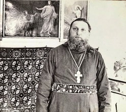 Священник Валентин Сыромятников в домашней обстановке. 1974 (Из личного архива Д. Щербины)