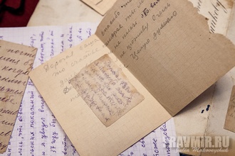Письма и записки, которые отец Александр написал в тюрьме, на кусочках папиросной бумаги (переписаны родственниками). Ист.: pravmir.ru
