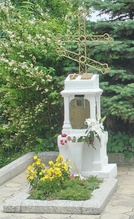 Памятник (старый) на могиле отца Иоанна. 2011. Фото Ольги Золотухиной
