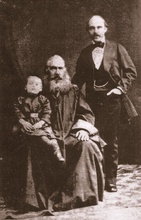 Священник Михаил Грибоедов с сыном Павлом и внуком Александром. Ок. 1874