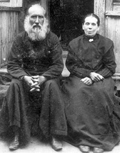 Диакон Петр Алабовский с супругой. 1908. Ист.: Священник Алабовский ... С. 40 