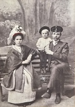 Семья Пахомовых: Никифор Васильевич и Мария Дмитриевна с сыном Анатолием. 1.10.1912