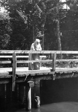 Митрополит Гурий в лесу по дороге на дачу в Друскеники. Июль 1959