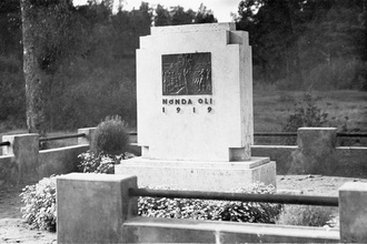 Памятный знак в г. Раквере (Эстония) на месте казни 82 человек, в числе которых был сщмч. Сергий (Флоринский). Знак установлен в 1935, разрушен в 1940.<br>Ист.: monument.ee