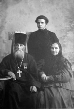 Михаил Яворский с родителями<br>Фото из архива С. М. Доброумова предоставлено Верой Писаревской
