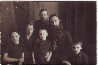 Семья священника Александра Заварина. 1930. Фото из семейного архива Завариных