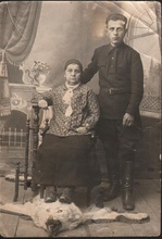 Елизавета Соколова с сыном Серафимом. Не ранее 1920<br>(volovo-blago. blagochin.ru)