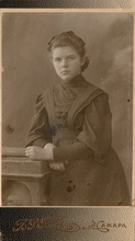 Дочь отца Александра Мария — воспитанница Самарского женского епархиального училища. Ок. 1914 (из семейного архива <i>О. В. Волковской</i>)