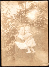 Супруга отца Владимира Наталия Доримедонтовна с дочерью Галиной. Нач. авг. 1909