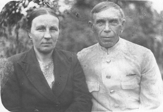Николай Гумилевский с супругой. 1952