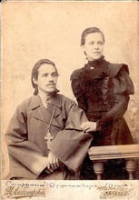 Священник Петр Булгаков, по всей вероятности, с сестрой