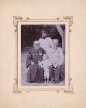 Диакон Тимофей Тимофеевский с родными. 1900-е гг. <br>Ист.: Фотография дьякона ...