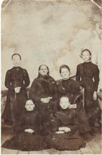 Дочь диакона Алексия Кубасова Христина (стоит первая слева)