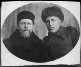 Отец Михиал
с сыном Юрием.
Зима 1943.
Ист.: Священник М. Славнитский // Блокадный Храм