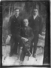 Сыновья отца Игнатия (слева направо): Егор, Иван, Александр. Ист.: Последний священник Спасской церкви ...