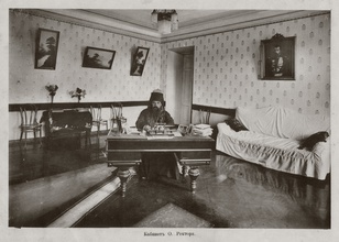 Архим. Виссарион (Зорнин) в рабочем кабинете. Между 1909 и 1914 (Из собрания Самарской духовной семинарии)