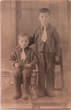 Евгений и Александр Гавриловы — внуки священника Николая Головщикова. 1924