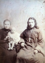 Отец Петр Колосов с супругой Екатериной Васильевной и сыном Михаилом
