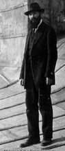 Максимов Владимир Николаевич в Константинополе на крыше Айя-Софии, 1913 г. <br>
Ист.: Новомученики, исповедники, за Христа пострадавшие ...