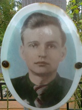 Владимир Жуков, сын. Фото на надгробном памятнике