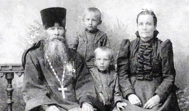 Отец Григорий с супругой и сыновьями. Ист.: Русский крест : Священник Иоанн Мысов ...