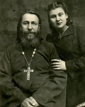 Отец Василий с дочерью Александрой. Янв. 1946