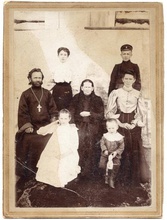 Священник Александр Орфеев с семьей, ок. 1908 г.