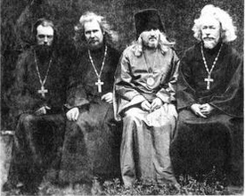 Епископ Неофит (второй справа) с группой духовенства. Не ранее 1927.<br>Ист.: Открытый список