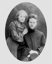 Диакон Петр Шмарин с супругой Клавдией Георгиевной. 1904<br>Ист.: fond.ru