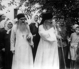 Епископ Гурий (Егоров) и архимандрит Борис (Холчев). Фергана, конец 1940-х