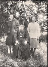 Протоиерей Иаков Кашин с прихожанами