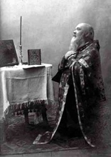 Отец Николай на молитве<br>Ист.: Харьковский Серафим ...