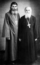 Протоиерей Василий Евдокимов (справа).<br>Ист.: martyrs.pstbi.ru