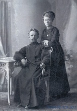 Диакон Михаил Бессонов с супругой Фотиной Карповной. Ставрополь, не ранее 1911