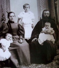 о. Филипп с супругой и детьми