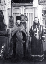 Диакон Василий Анисимов (справа). 1920-е гг.