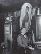 Софья Владимировна Олсуфьева на фоне своего портрета работы В. А. Серова. 1931. Деревня Мешаловка под Москвой<br>Ист.: За Христа пострадавшие : Гонения на Русскую Православную Церковь ... Кн. 12. С. 131