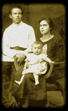 Алексей Кондратов с супругой Раисой и дочерью Ниной